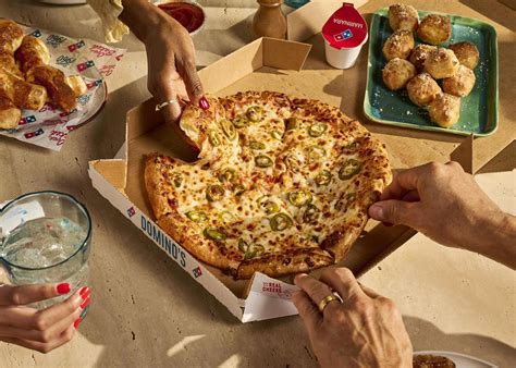 Galeri foto hand tossed pizza dominos - buka casing: hadiah FF Indomaret & Harga topup bulanan eksklusif di dashboard kuota dan limit